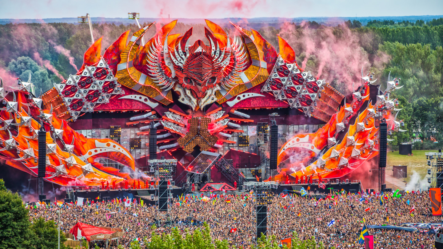 Defqon.1 2019 Biddinghuizen mainstage Red by night light Q-Dance