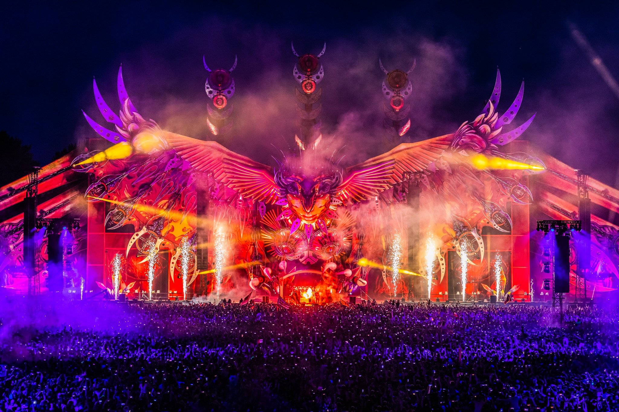 Defqon.1 2023 Biddinghuizen mainstage Red by night light