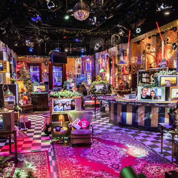 Top 2000 quiz NTR NPO 3 Leo blokhyuis tophits muziek show TV kennis licht geluid