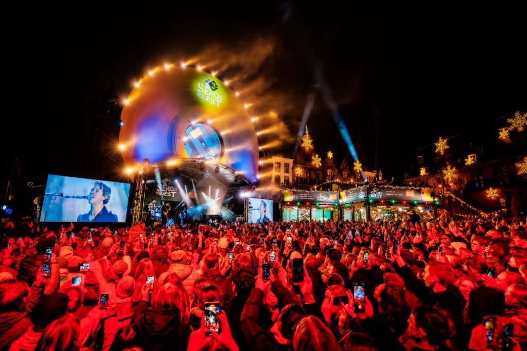 Backbone international 3FM Serious Request 2023 Nijmegen Grote Markt glazen huis foundation stichting ALS Nederland live radio marathon show licht audio rigging production people donations good cause
