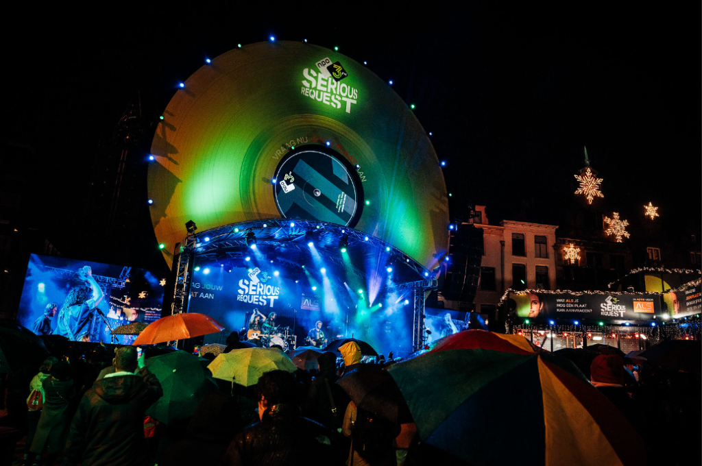 Backbone international 3FM Serious Request 2023 Nijmegen Grote Markt glazen huis foundation stichting ALS Nederland live radio marathon show licht audio rigging production people donations good cause, optreden Wies