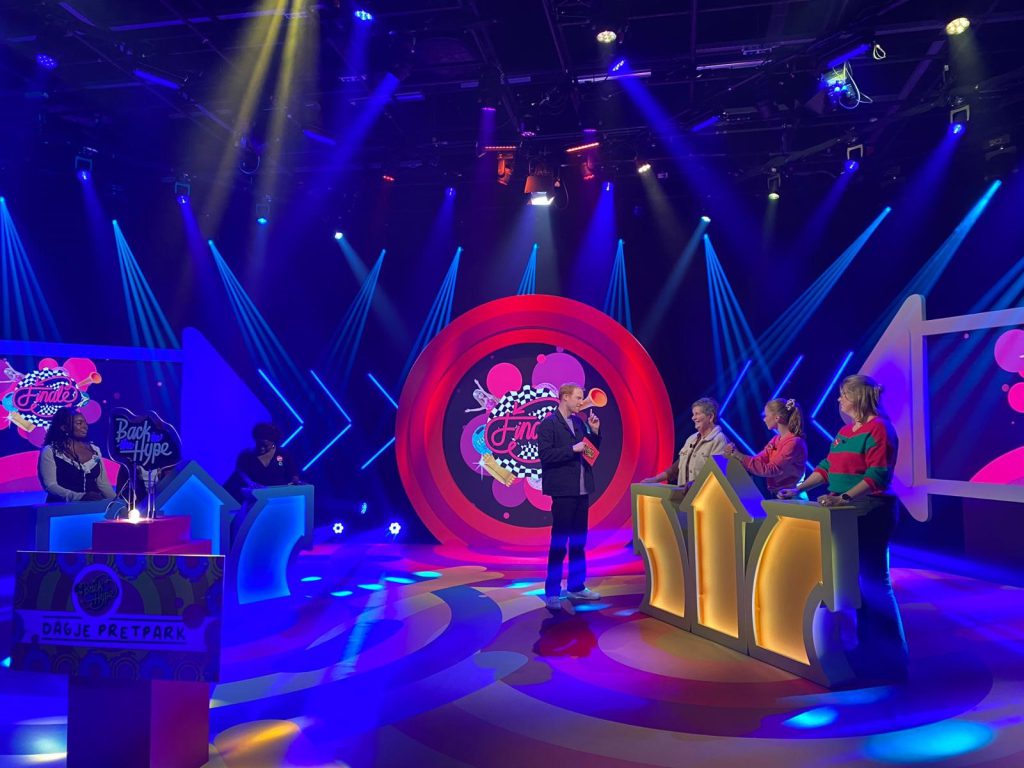 Back to the hype nostalgia TV Quiz show NPO 3 ZAPP Rene van Meurs Walk in the Park Omroep NTR light by Production People