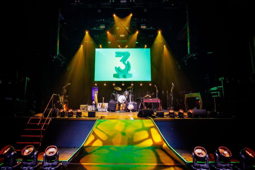 3FM Awards PAARD Den Haag backbone international Joost Klein Roxy Dekker, DI-RECT, The Indien, Douwe Bob, and Anna-Rose Clayton, Pictures by Nathan Reinds and Ben Houdijk light video and rigging by Production People
