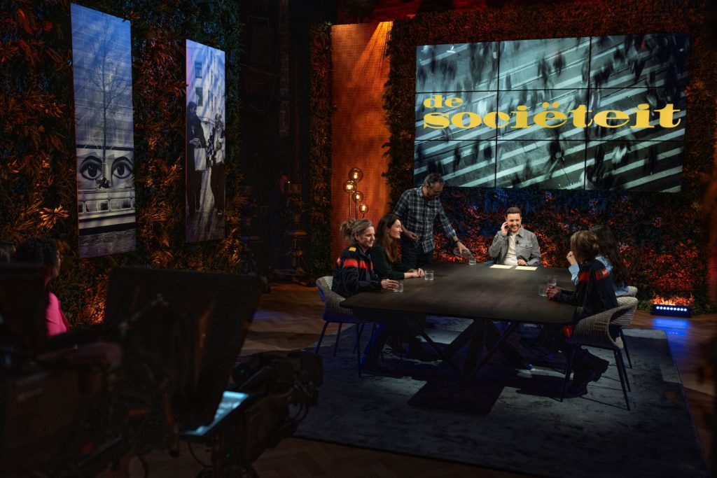 Societeit Desmet Studio Amsterdam weekly talkshow on NPO 2 NTR Omroep Ajouad El Miloudi Production People