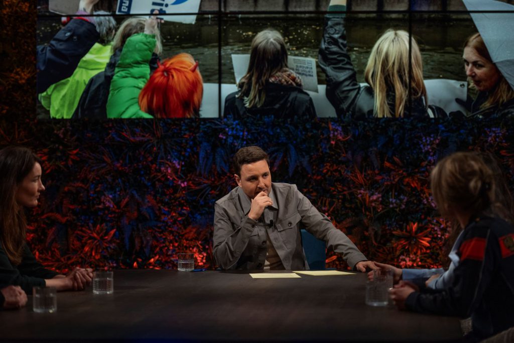 Societeit Desmet Studio Amsterdam weekly talkshow on NPO 2 NTR Omroep Ajouad El Miloudi Production People