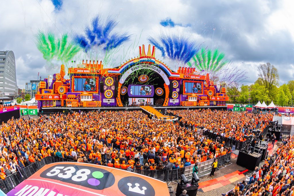 Kingsday 2024 radio 538 koningsdag Breda Chasseveld Talpa Production People lights Snollebollekes, Roxy Dekker, Suzan & Freek, Davina Michelle, Kris Kross Amsterdam, DI-RECT and Prince Floris of Orange on stage