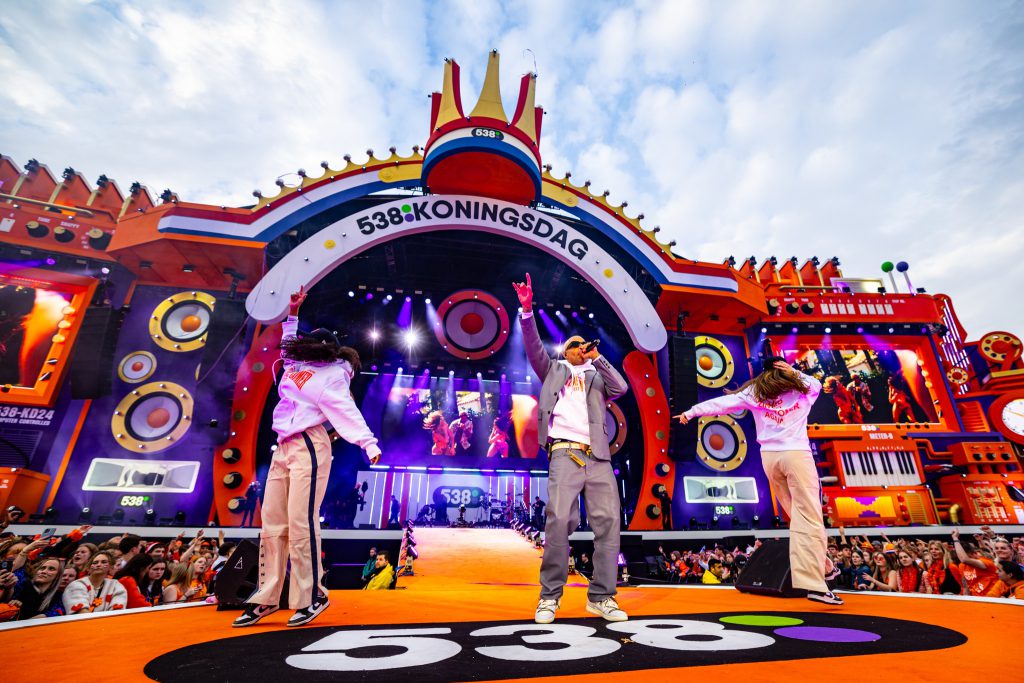 Kingsday 2024 radio 538 koningsdag Breda Chasseveld Talpa Production People lights Snollebollekes, Roxy Dekker, Suzan & Freek, Davina Michelle, Kris Kross Amsterdam, DI-RECT and Prince Floris of Orange on stage