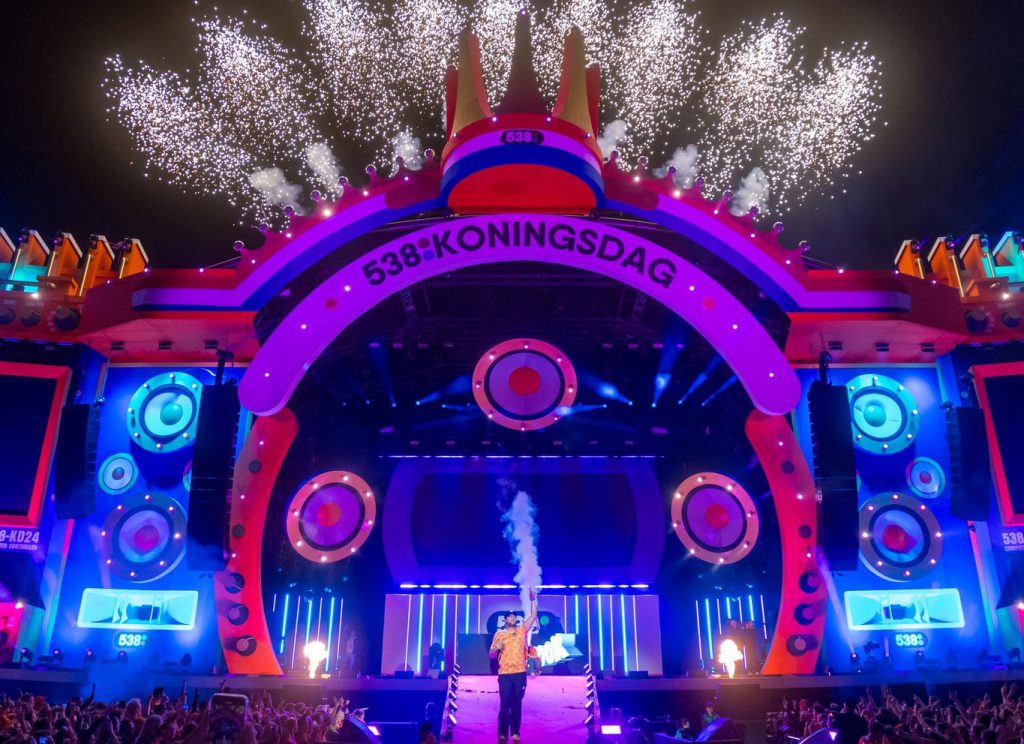Kingsday 2024 radio 538 koningsdag Breda Chasseveld Talpa Production People lights Snollebollekes, Roxy Dekker, Suzan & Freek, Davina Michelle, Kris Kross Amsterdam, DI-RECT and Prince Floris of Orange on stage