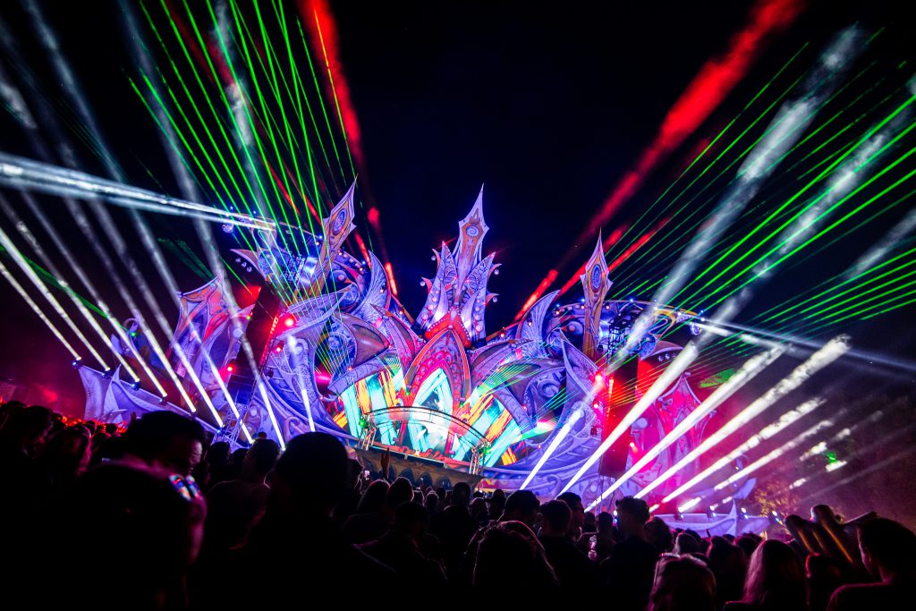 Dreamfields Festival Gelderland Matrixx Events main stage hardstyle raw tent light and audio by Production People