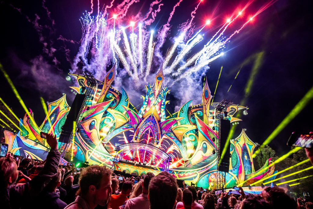 Dreamfields Festival Gelderland Matrixx Events main stage hardstyle raw tent light and audio by Production People