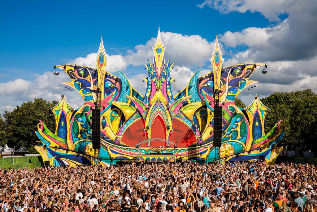 Dreamfields Festival Gelderland Matrixx Events main stage hardstyle raw tent light and audio by Production People