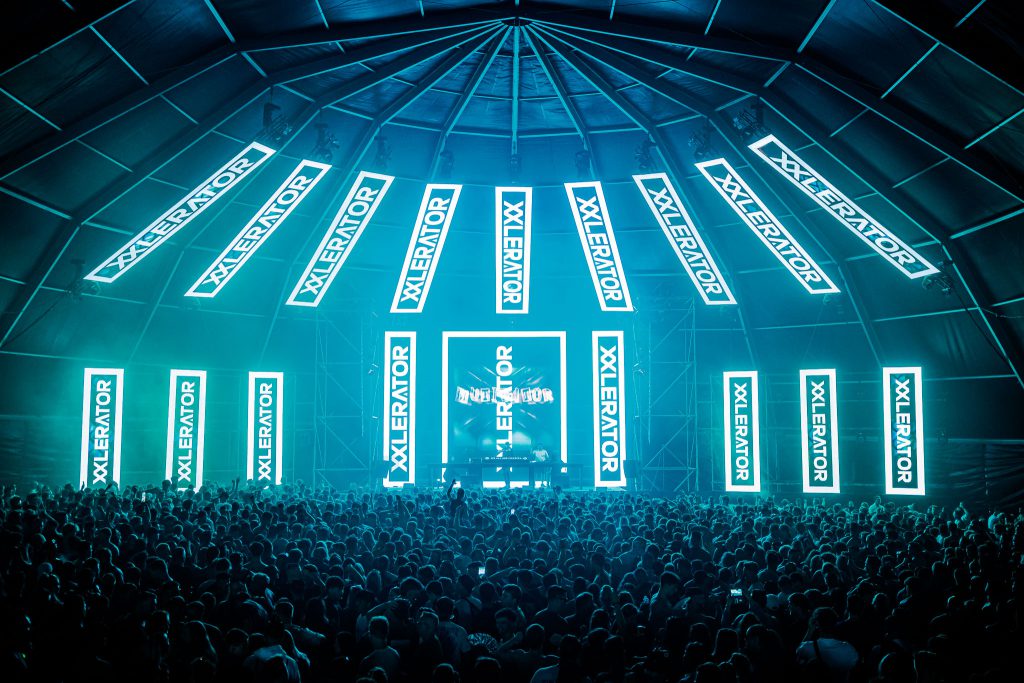 Dreamfields Festival Gelderland Matrixx Events main stage hardstyle raw tent light and audio by Production People