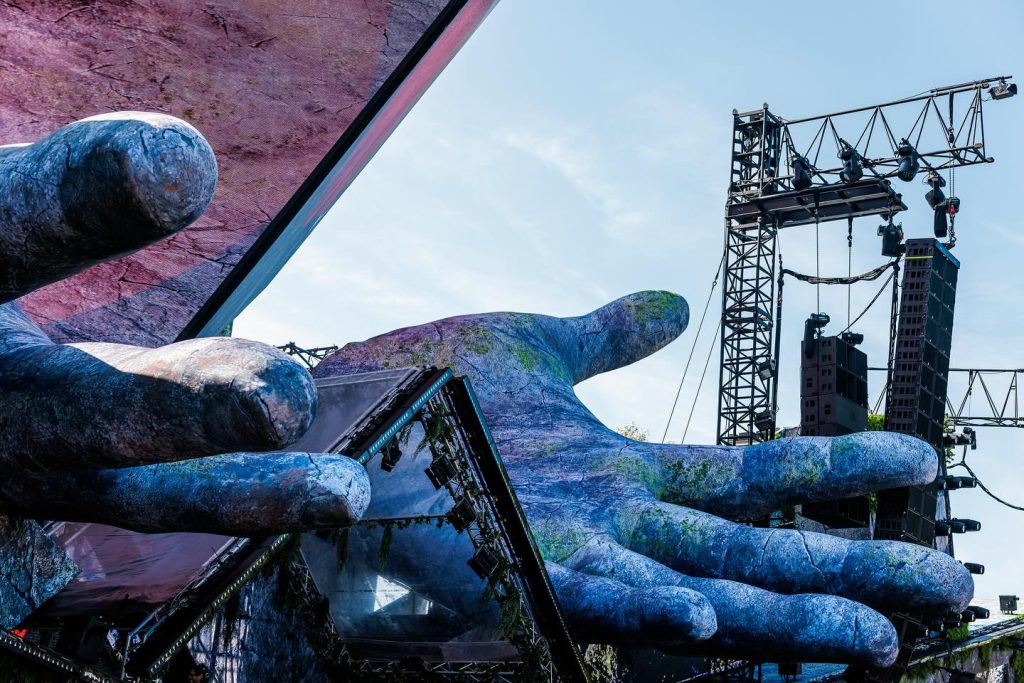 Mysteryland 2024 Haarlemmermeer main stage cube hands Backbone international light and sound by Production People close up stage