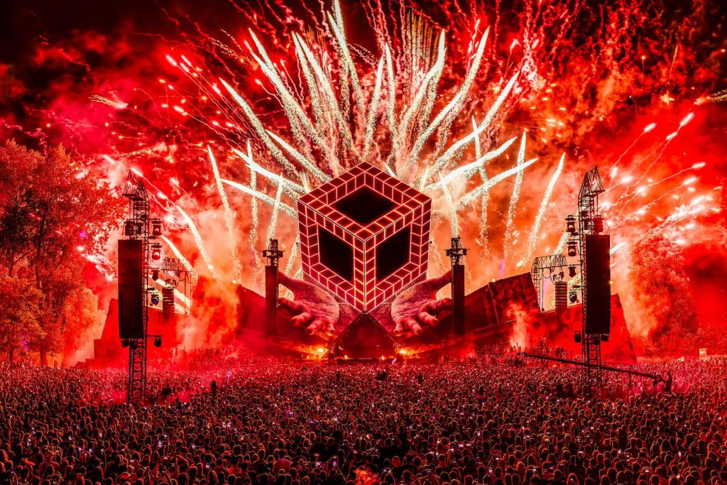 Mysteryland 2024 Haarlemmermeer main stage cube hands Backbone international light and sound by Production People