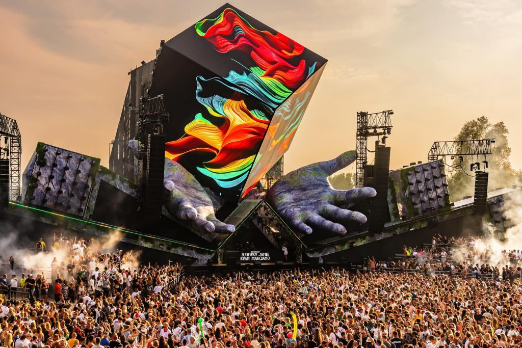 Mysteryland 2024 Haarlemmermeer main stage cube hands Backbone international light and sound by Production People