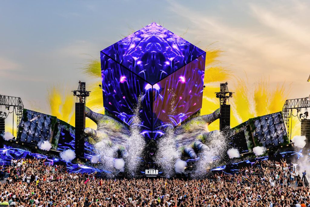 Mysteryland 2024 Haarlemmermeer main stage cube hands Backbone international light and sound by Production People