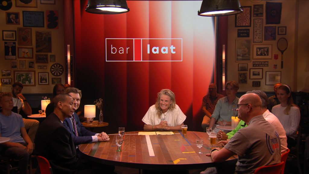 Bar Laat late night daily talk show by Sophie Hilbrand, Jeroen Pauw and Tim de Wit, BNN VARA NPO1 Media Park Hilversum lights by Production People