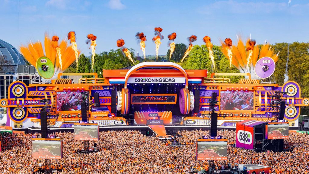 Kingsday Koningsdag 2025 orange heart Radio 538 Breda Chasséeveld backbone international, mfx engineering, light and rigging by production people