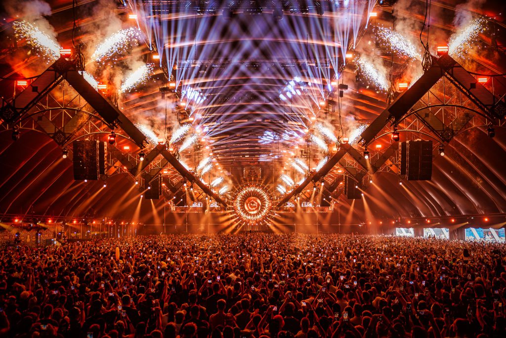 Defqon.1 2025 Biddinghuizen Red en Blue stage lights, our Production People crew provided, installed and operated the lights, technisch AV bedrijf, Backbone International en Q-Dance